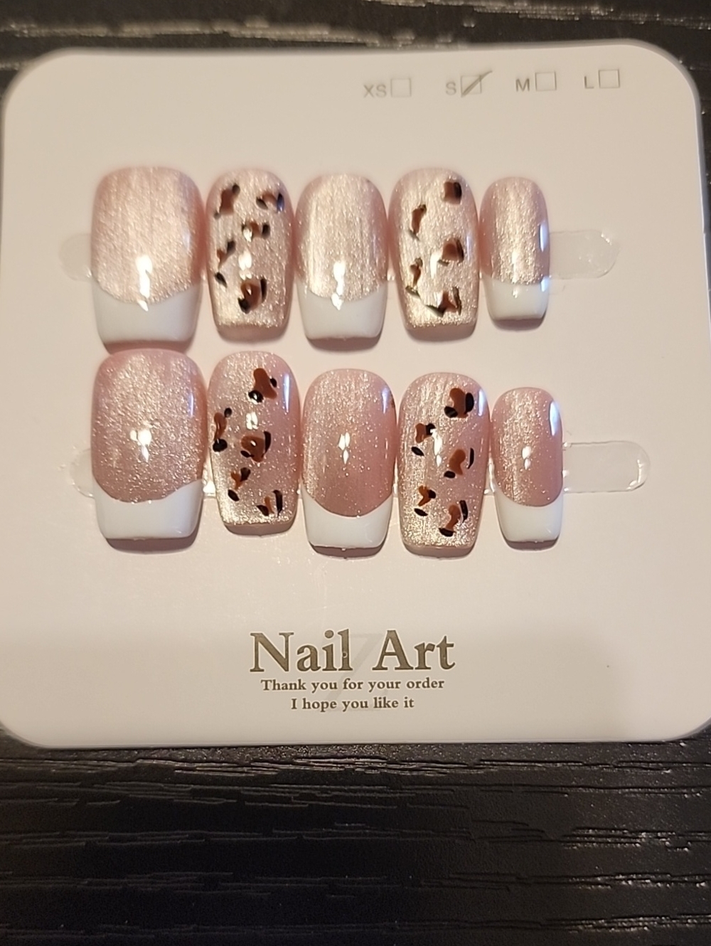 Nail Art Press-On Set in Shimmery Pink with Rose Accents - Nail Art
